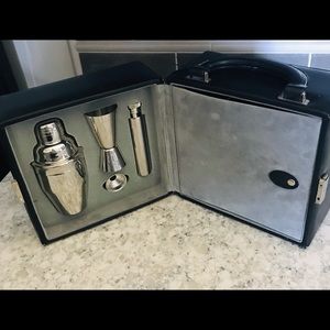 NWOT Martini traveling set w/case